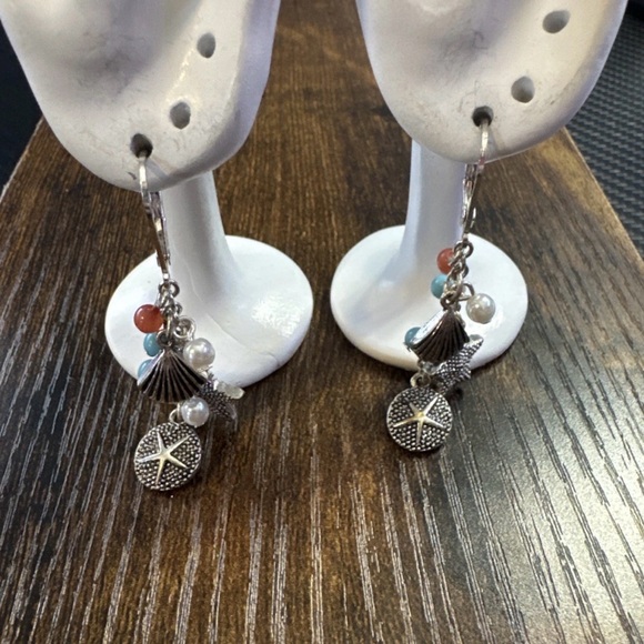 Silver Tone Beach Shore Ocean Starfish Sand Dollar Sea Shell Dangle Earrings - Picture 3 of 3
